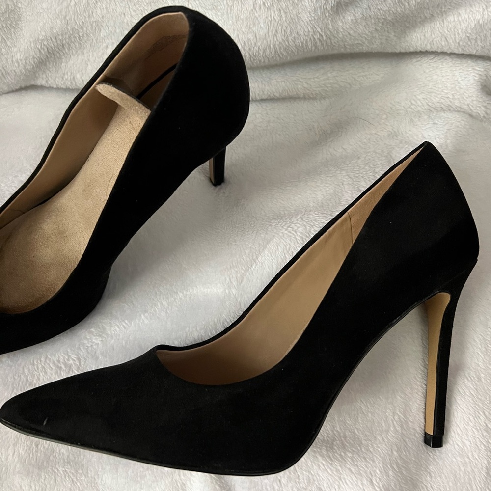 Pointed toe heels